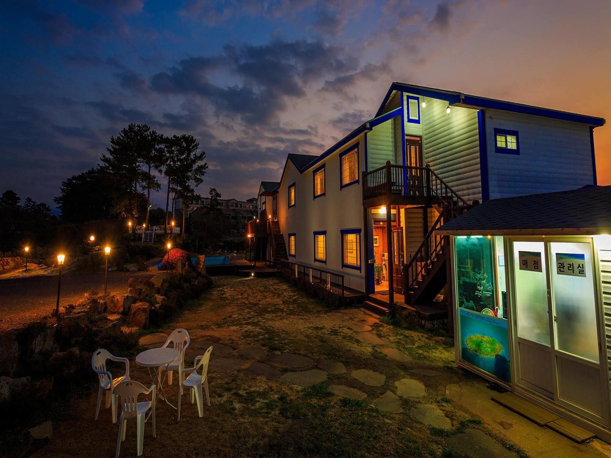 White Dream Pension Jeju Exterior foto